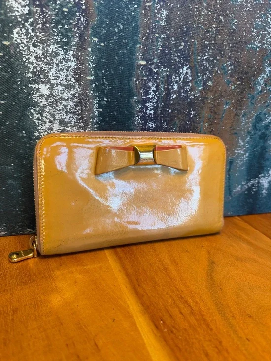 Miu Miu Patent Leather Bow Zip Around Wallet Project Piece - Picture 5 of 16